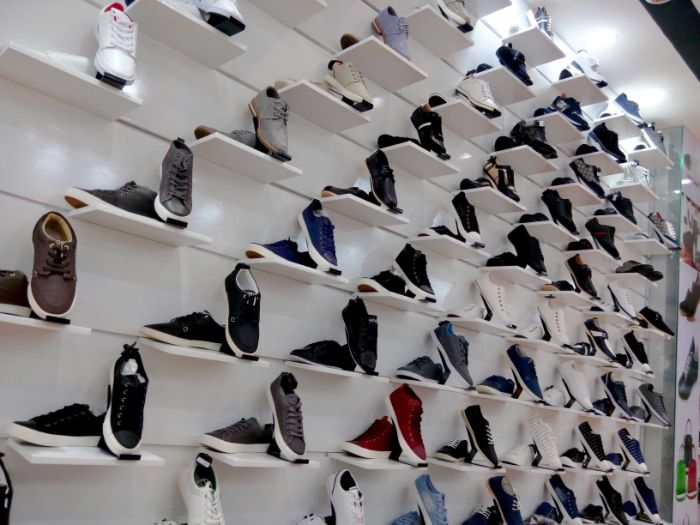 Lạ Sneakers luôn mang tới những mẫu giày nam xuất khẩu với mẫu mã đa dạng