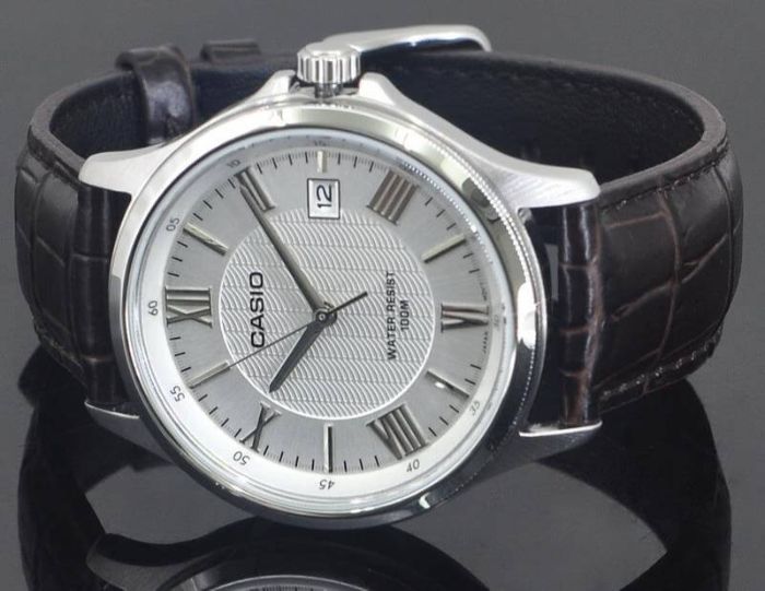 Đồng hồ Hải Triều là một trong các cửa hàng kinh doanh đồng hồ chính hãng sở hữu không gian rộng rãi