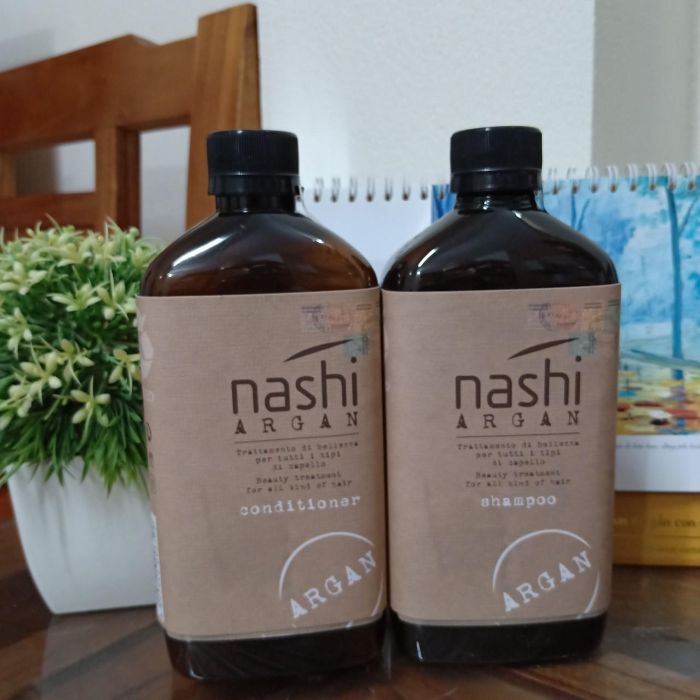 Dầu xả Nashi là một sản phẩm từ thương hiệu Nashi của Italia là một thương hiệu chăm sóc tóc cao cấp
