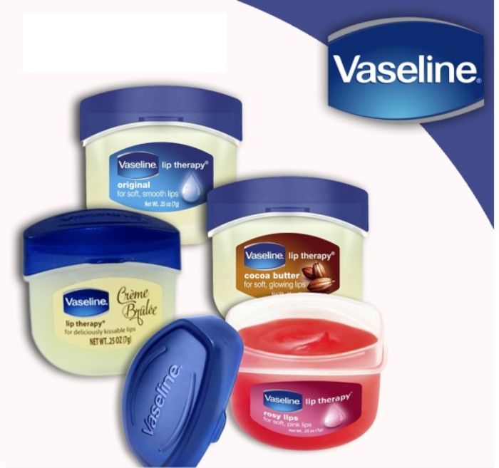 Son dưỡng môi Vaseline rất phổ biến bởi khả năng điều trị đôi môi nứt nẻ