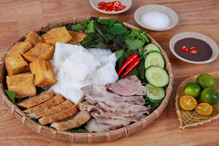 Bún đậu mắm tôm là món ăn đơn giản, dân dã trong ẩm thực miền Bắc Việt Nam