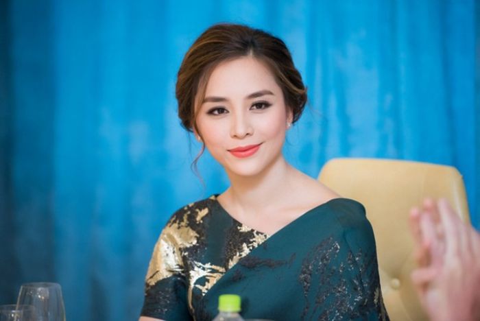 Dương Trương Thiên Lý là Á hậu Hoa hậu Hoàn vũ Việt Nam năm 2008