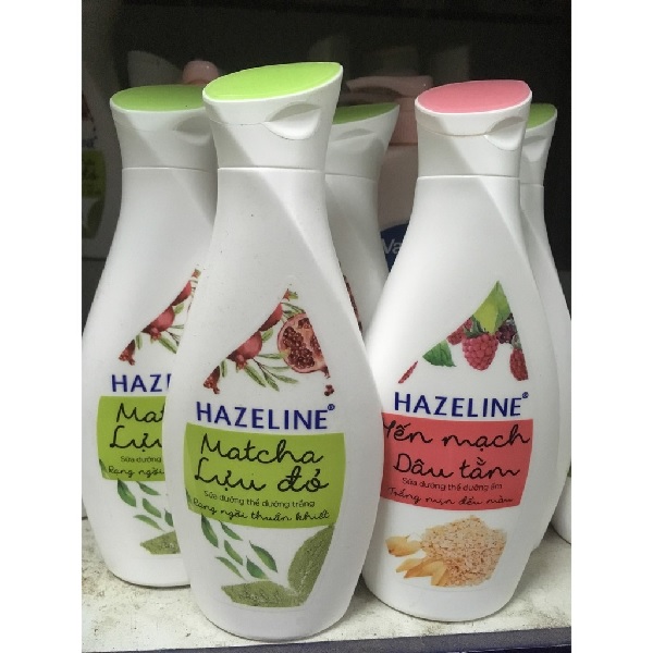 Hazeline Matcha Lựu đỏ và Hazeline Yến mạch Dâu tằm là 2 sản phẩm đang rất được ưa chuộng