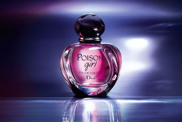 Mùi hương ấm nồng và dịu dàng của Christian Dior có được từ sự kết hợp tinh tế của mùi nghệ và hương hoa hồng