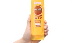 Dầu xả Sunsilk với công nghệ Micro-sheet, cho mái tóc hết rối và mềm mượt suốt ngày dài