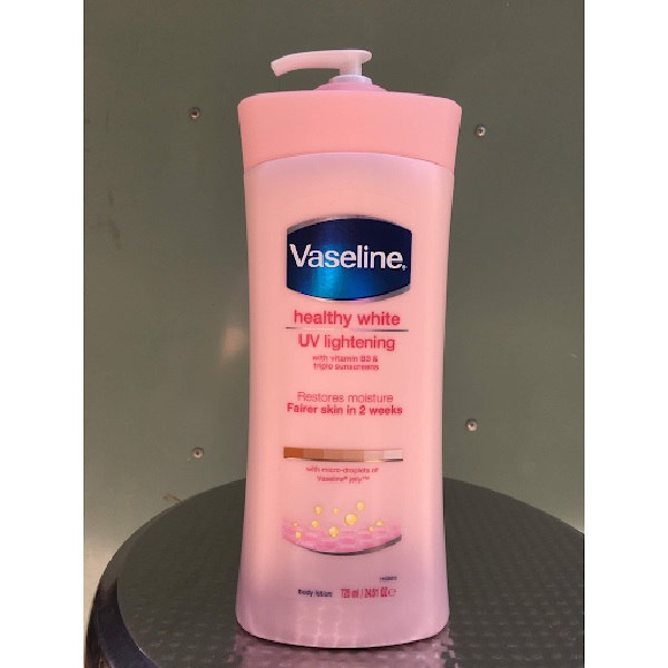 Vaseline Healthy White UV Lightening mang mùi lúa mạch thoảng nhẹ khá dễ chịu